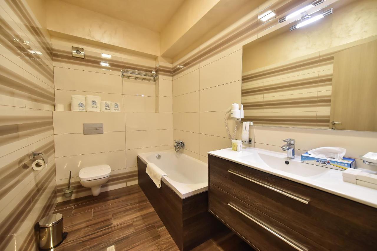 White Tower Private Apartment Beach View 마마이아 외부 사진